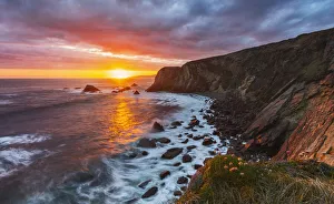 Sun Rays Prints: Cliffs at sunset, Crohy Head, Dungloe, Maghery, Donegal, Ireland, Northern Europe