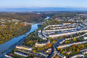 Images Dated 28th November 2019: Clifton Suspension Bridge spanning the river Avon and linking Clifton and Leigh Woods