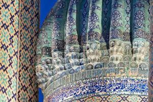 Samarkand Gallery: Close up of Sherdar, Cher Dor, Madrasah dome by night. Registan square, Samarkand