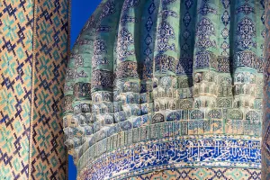 Samarkand Gallery: Close up of Sherdar, Cher Dor, Madrasah dome by night. Registan square, Samarkand