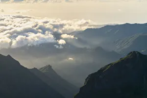Achada Do Teixeira Gallery: Clouds over the mountains seen from Pico Ruivo. Achada do Teixeira, Santana municipality