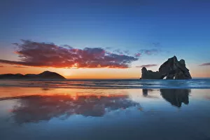 Rocky Coast Collection: Coast landscape with Archway Islands - New Zealand, South Island, Tasman, Golden Bay