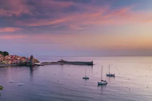 Images Dated 1st July 2022: Collioure Bay at Sunrise, Pyrenees Orientales, Occitanie Region, France