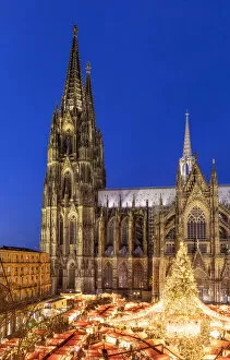 Illumination Gallery: Cologne Christmas Market, Cologne, Germany