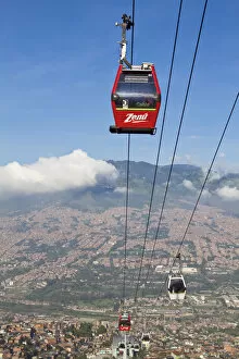 Images Dated 11th February 2010: Colombia, Antioquia, Medellin, Santo Domingo, Cable car on the metro metrocable extension