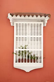 Images Dated 4th March 2010: Colombia, Bolivar, Cartagena De Indias, Old walled city, Windows of colonial house
