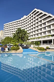 Images Dated 15th March 2010: Colombia, Bolivar, Cartagena De Indias, Bocagrande, El Laguit, Hilton Hotel swimming pool