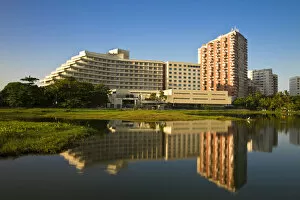 Images Dated 11th January 2010: Colombia, Bolivar, Cartagena De Indias, Bocogrande, El Laguit, Hilton Hotel reflecting