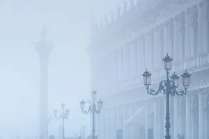 Images Dated 8th February 2023: Colonna di San Todaro, Piazza San Marco (St. Mark's Square), Venice, Veneto, Italy