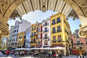 Images Dated 23rd June 2022: Colorful buildings in the old town, Valencia, Valencian Community, Spain