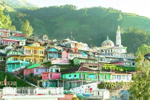 Residential Building Prints: Colorful houses and mosque in the old town of Nepal Van Java