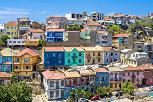 Images Dated 15th March 2022: Colorful houses in town on sunny day, Cerro San Juan de Dios, Valparaiso, Valparaiso Province