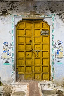 Images Dated 17th November 2017: Colouful door in the old town of Udaipur, Rajasthan, India