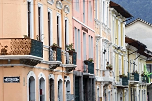 Images Dated 10th November 2006: Colourful colonial architecture, Quito, Ecuador