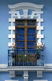 Images Dated 10th November 2006: Colourful colonial architecture, Quito, Ecuador