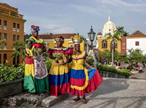 Images Dated 7th December 2018: Colourful Palenqueras selling fruits on the walls of Cartagena, Bolivar Department