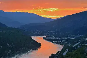 Columbia River in the Columbia Valley flanked by the Monashee Mountains in the West and the Selkirk Mountains in the East, British Columbia, Canada