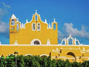 San Antonio Prints: Convent of San Antonio de Padua, Izamal, Yucatan State, Mexico