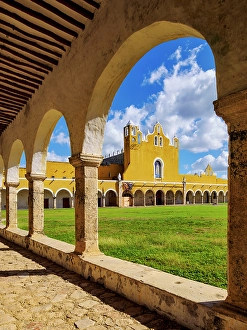 San Antonio Prints: Convent of San Antonio de Padua, Izamal, Yucatan State, Mexico