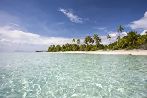 Cook Islands, Aitutaki Atoll, Tropical island and beach