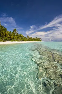 Cook Islands, Aitutaki Atoll, Tropical island and beach