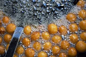 Images Dated 10th March 2009: Cooking Gulab Jamun Gulab jamun is a popular
