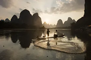 Images Dated 16th April 2021: Cormorant fisherman on Li River, Guangxi Yangshuo, China