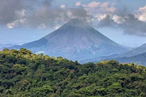 Images Dated 17th January 2023: Costa Rica, Cloud forest, Reserva Bosque Nuboso Santa Elena, volcano Arenal