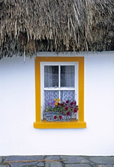 Eire Gallery: Cottage, Doolin, Co