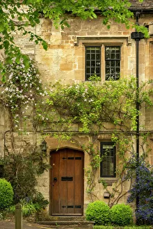 Oxfordshire Prints: Cotwolds housefront on the Hill in Burford, Oxfordshire, England. Spring (May) 2019
