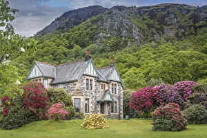 Aberfoyle Gallery: Country house with a beautiful garden in Aberfoyle, Stirling, Scotland, Great Britain