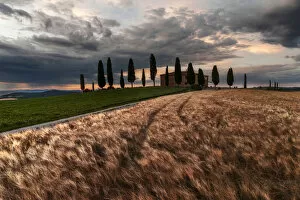 Crop Gallery: Countryhouse near Pienza during a cloudy sunset in summer, Val d Orcia, Tuscany
