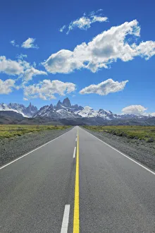 Argentina Gallery: Countryside street to Fitzroy Range - Argentina, Santa Cruz, Los Glaciares, El Chalten