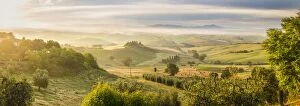 Peter Adams Gallery: Countryside view with farmhouse & hills, Tuscany (Toscana), Italy