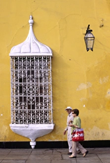 La Libertad Gallery: A couple pass a colonial mansion on the Plaza de Armas in Trujillo