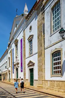 Faro Prints: Couple Walking by the Igreja Da Santa Casa da Misericordia De Faro