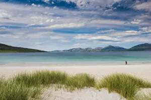Images Dated 2014 June: Couple Walking Luskentyre Beach, Isle of Harris, Outer Hebrides, Scotland