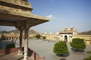 Images Dated 4th July 2011: Courtyard in Amber Fort, Jaipur, Rajasthan, India