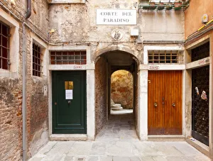 Peter Fischer Prints: Courtyard Corte del Paradiso Venice, Veneto, Italy, Europe