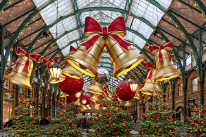 Covent Garden at Christmas, London, England, UK