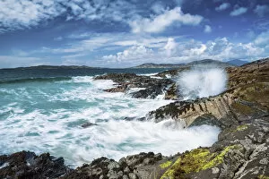 Images Dated 7th June 2015: Crashing Wave, Isle of Harris, Outer Hebrides, Scotland