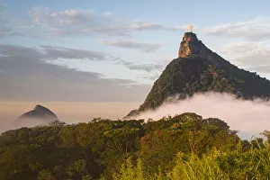 Images Dated 22nd March 2016: Cristo Redentor (Christ Redeemer) statue on Corcovado mountain in Rio de Janeiro, Brazil