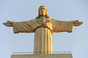 Images Dated 17th January 2011: Cristo Rei (King Christ), 246 feet high, the most visited site in the region, overlooking