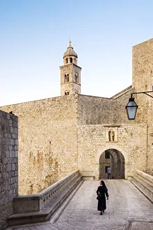 Croatia, Dubrovnik, Nun walking through the old town