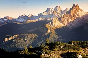 Pelmo Collection: Croda da Lago and mount Pelmo in background, Dolomites, Cortina d Ampezzo, Belluno