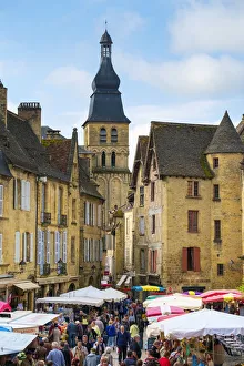 Crowds Gallery: Crowded market square during weekly farmers market on Place de la Liberté