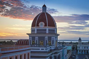 Cuba, Cienfuegos, Parque MartAA┬¡, View of Palacio de Gobierno - now the City Hall