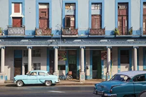 Cuba, Havana, Classic American cars in city center