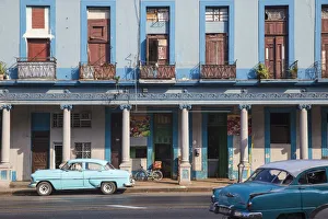 Cuba, Havana, Classic American cars in city center