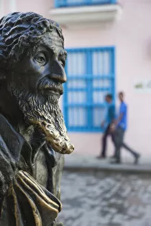 Images Dated 23rd October 2012: Cuba, Havana, Havana Vieja, Plaza de San Francisco de Asis, statue of El Caballero